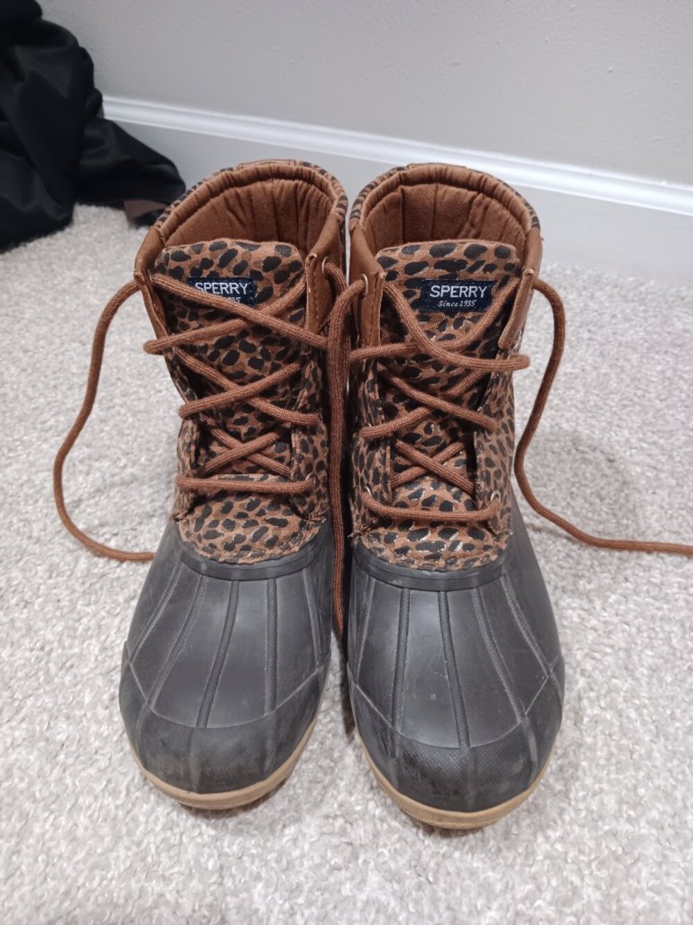 Womans Sperry / Cheetah print / Size 6